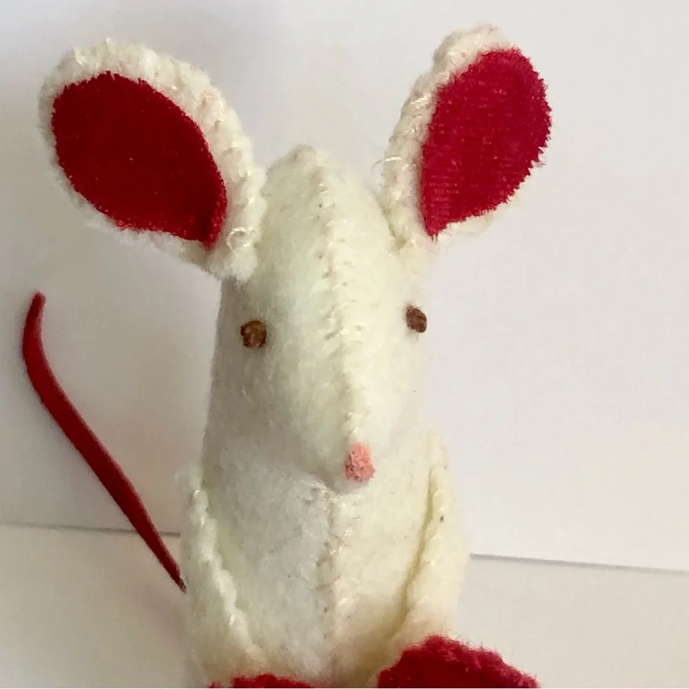 Sweetheart felt mouse art doll Valentine's Day gift handmade hand-sewn